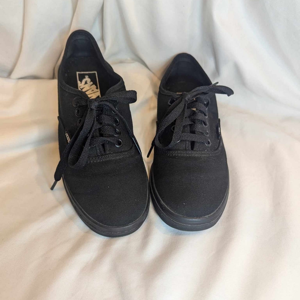 Black canvas Van's size 5/5.5